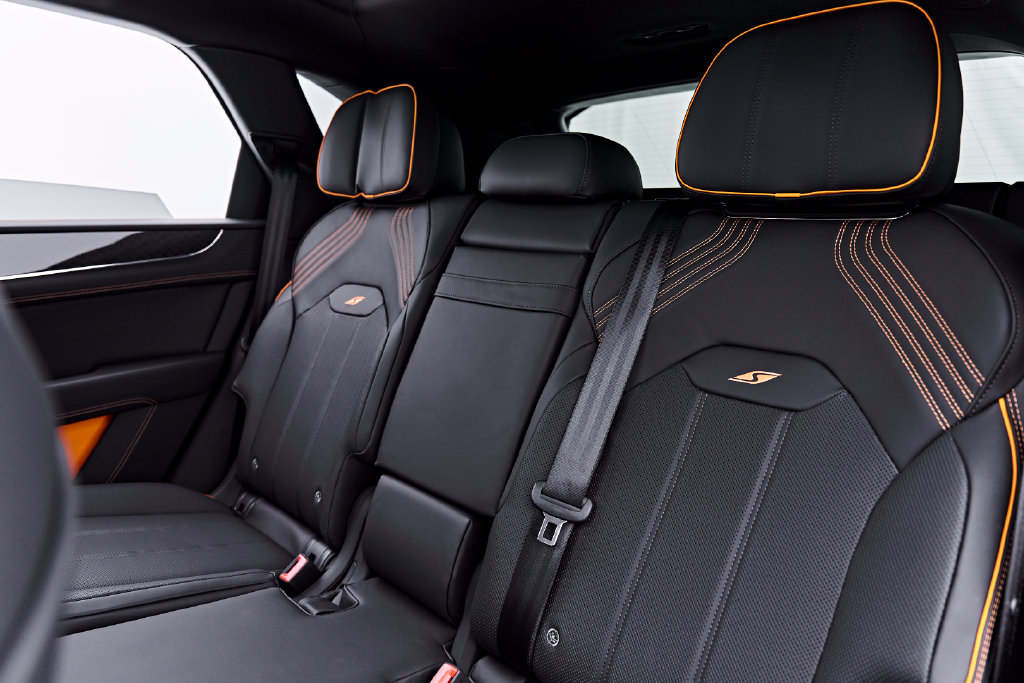 Used 2025 Bentley Bentayga AWD/4WD image 56