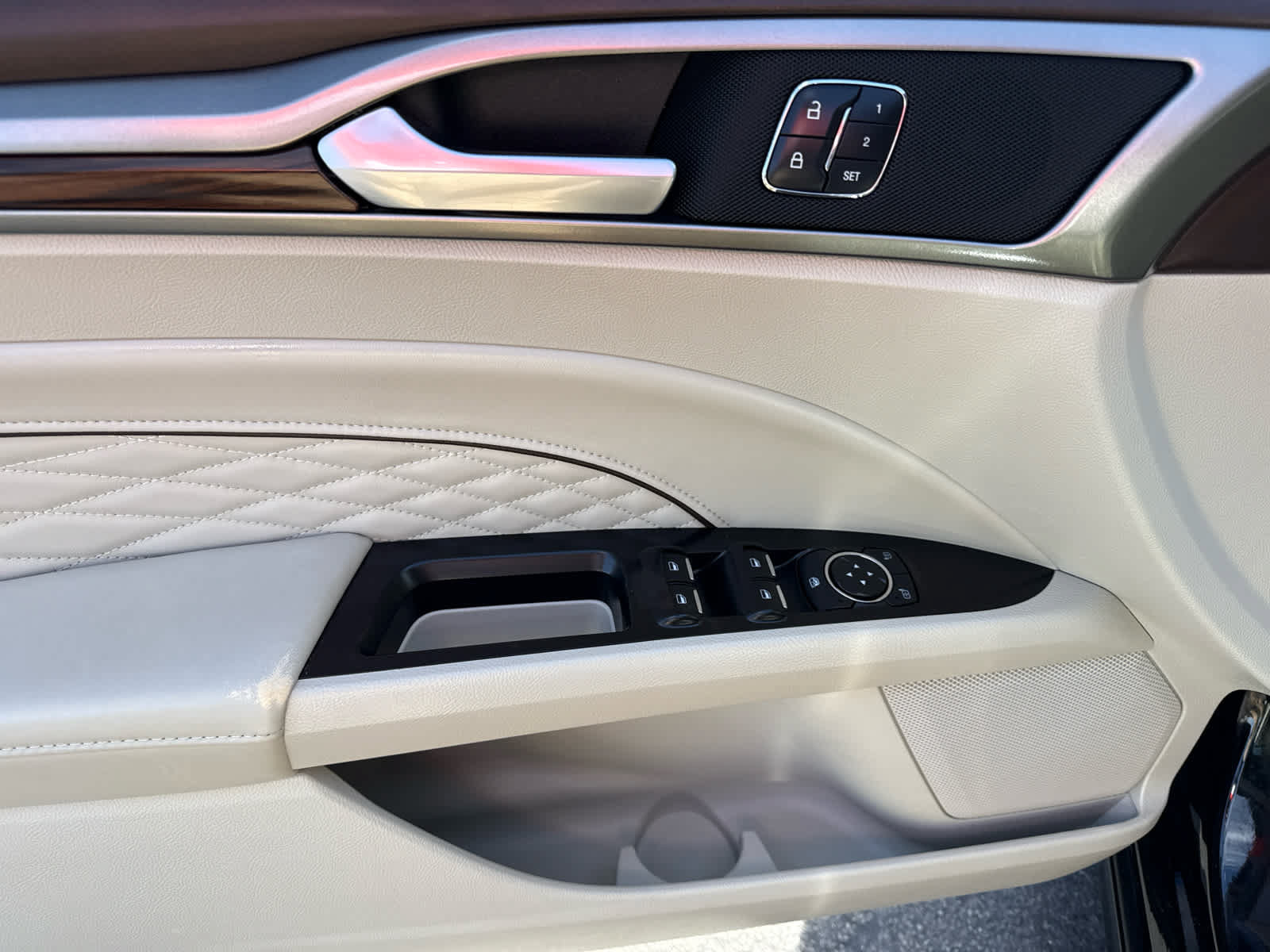 Used 2017 Ford Fusion Platinum AWD/4WD image 10