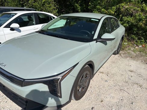 Used 2025 Kia K4 FWD image 1