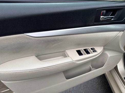 Used 2010 Subaru Legacy 3.6R Premium image 11