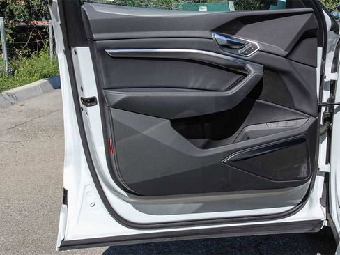 Used 2023 Audi e-tron Premium Plus w/ Premium Plus Package image 22