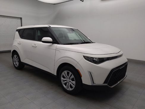 Used 2025 Kia Soul LX FWD image 13