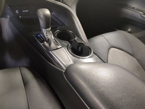 Used 2019 Toyota Camry LE FWD image 26