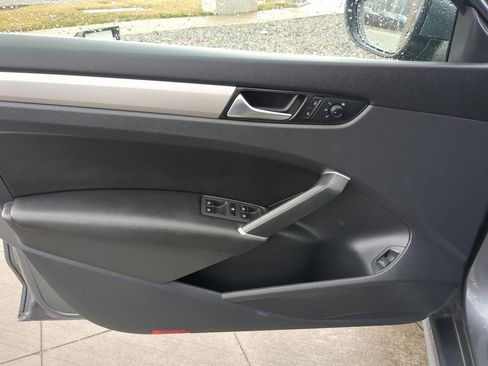 Used 2021 Volkswagen Passat 2.0T SE image 14