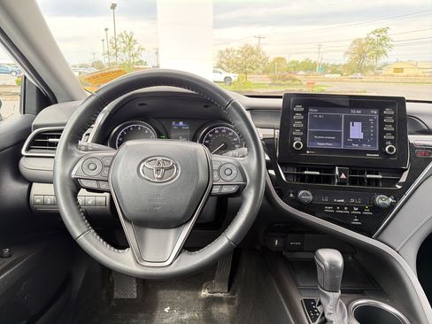 Used 2023 Toyota Camry SE w/ Cold Weather Package FWD image 12