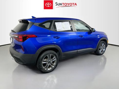 Used 2023 Kia Seltos LX AWD/4WD image 4