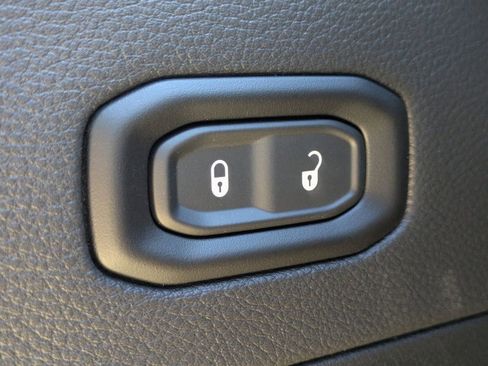 New 2026 Jeep Wrangler Unlimited Sahara AWD/4WD image 26