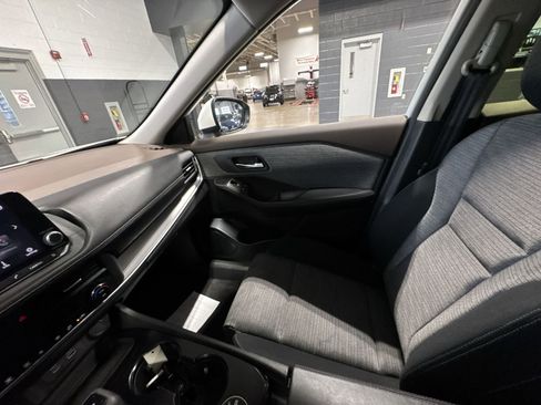 Certified 2023 Nissan Rogue SV image 3