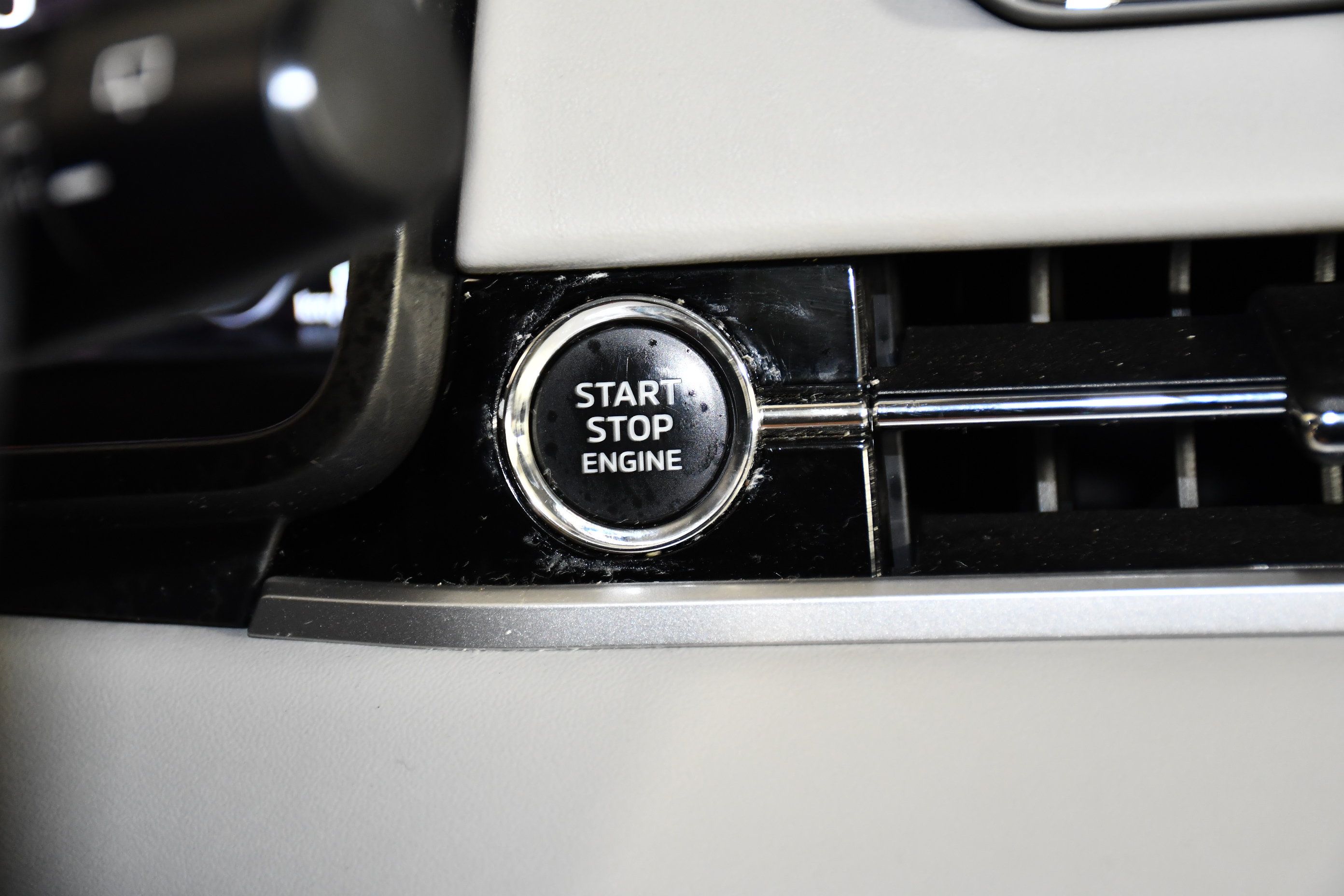 Used 2024 Mitsubishi Outlander SEL AWD/4WD image 24