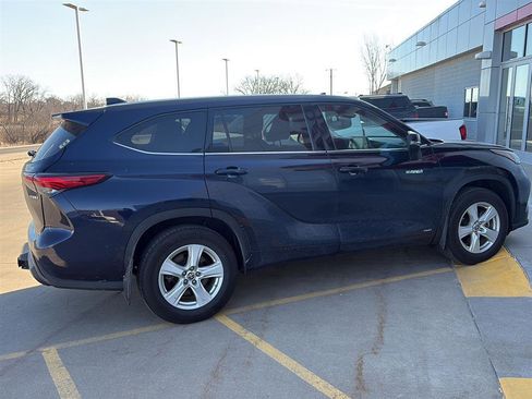 Used 2021 Toyota Highlander LE image 14
