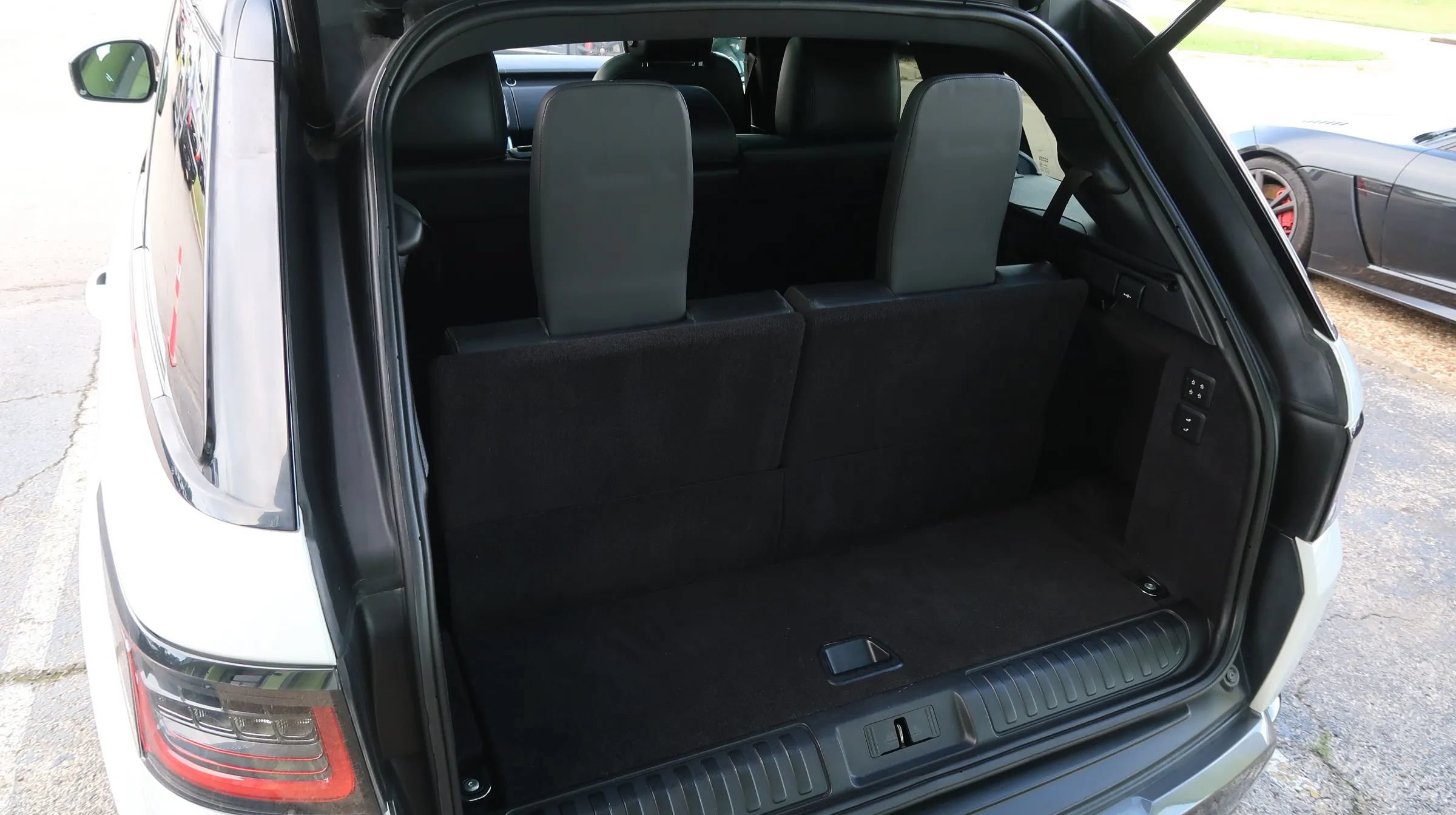 Used 2018 Land Rover Range Rover Sport HSE AWD/4WD image 15