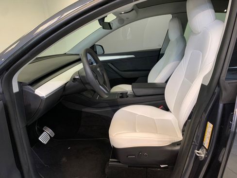 Used 2022 Tesla Model Y Performance AWD/4WD image 19