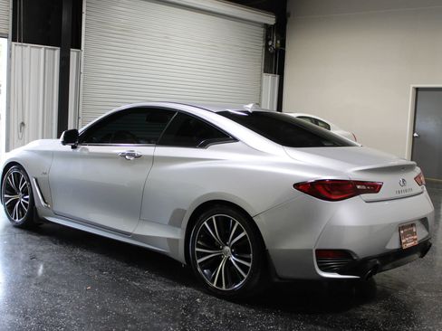 Used 2017 INFINITI Q60 3.0t w/ Premium Plus Package 3.0T RWD image 6