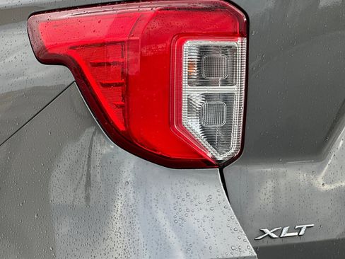 Certified 2021 Ford Explorer XLT w/ Equipment Group 202A image 33