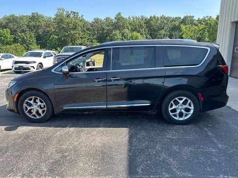 Used 2020 Chrysler Pacifica Limited FWD image 67