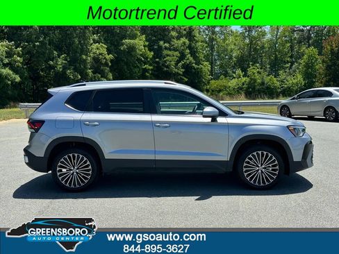 Used 2025 Volkswagen Taos SE FWD image 8