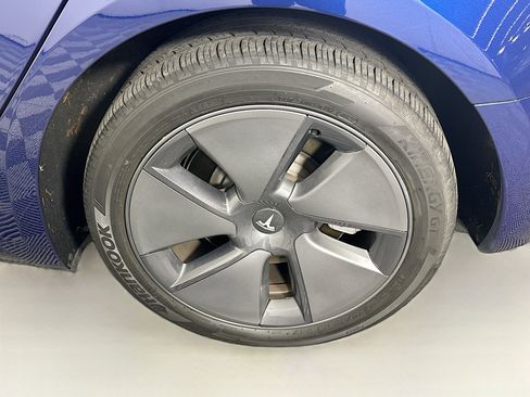 Used 2023 Tesla Model 3 Standard Range image 11