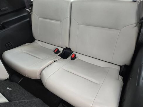 Used 2024 Mitsubishi Outlander SEL AWD/4WD image 30