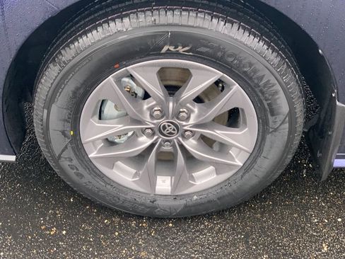 New 2026 Toyota Sienna XLE image 33