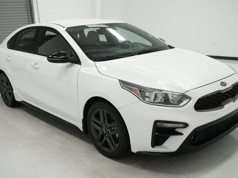 Used 2021 Kia Forte GT-Line FWD image 3