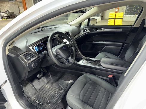 Used 2020 Ford Fusion SE image 30