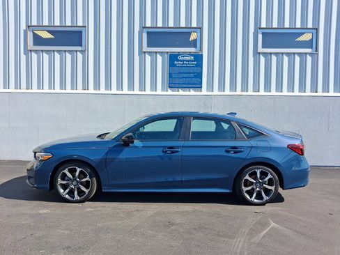 Used 2025 Honda Civic Sport image 2