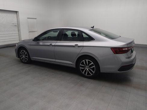 Used 2025 Volkswagen Jetta SE FWD image 3