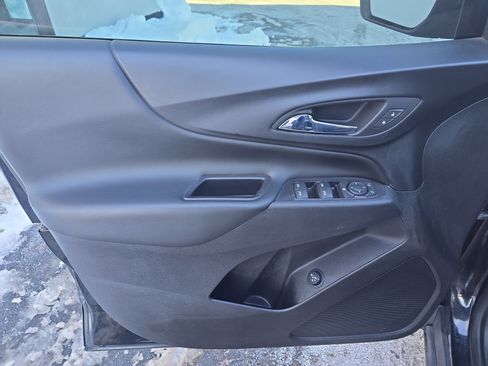 Used 2018 Chevrolet Equinox LT w/ Sun & Infotainment Package image 12