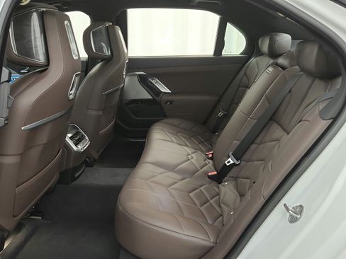 Used 2023 BMW 740i RWD image 27