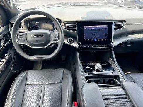 Used 2023 Jeep Wagoneer L Series II image 25