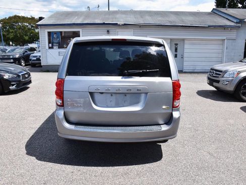 Used 2019 Dodge Grand Caravan SE image 5