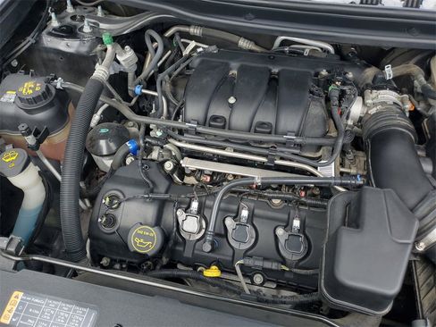 Used 2019 Ford Explorer XLT image 10