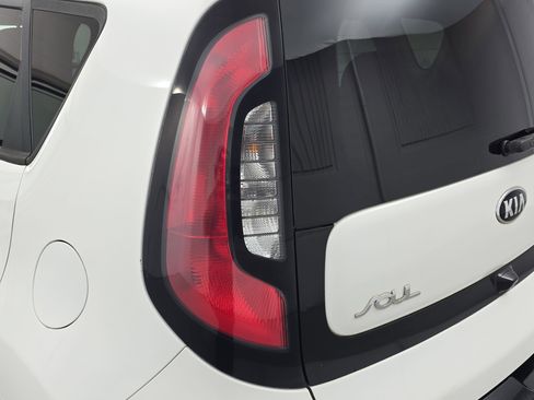 Used 2016 Kia Soul + w/ Audio Package FWD image 33