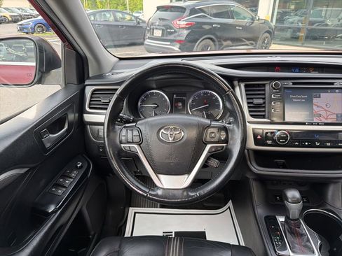 Used 2019 Toyota Highlander SE AWD/4WD image 24