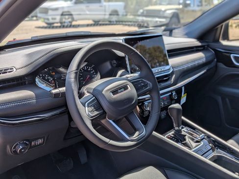 New 2026 Jeep Compass Latitude image 13