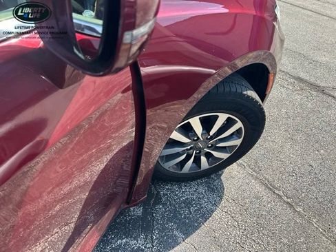 Used 2021 Chrysler Pacifica Touring w/ Cold Weather Group FWD image 8