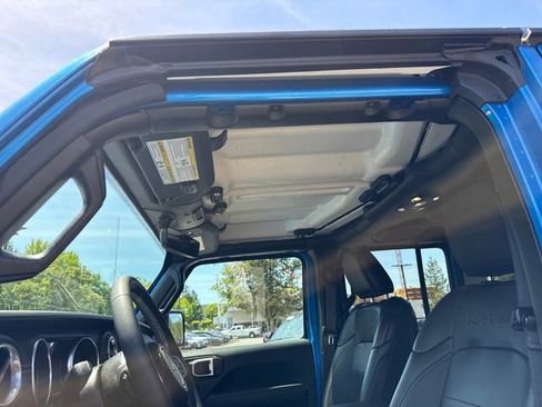 Used 2023 Jeep Wrangler Unlimited Sahara w/ Cold Weather Group AWD/4WD image 27
