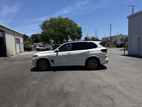 Used 2024 BMW X5 xDrive40i w/ M Sport Package AWD/4WD image 8