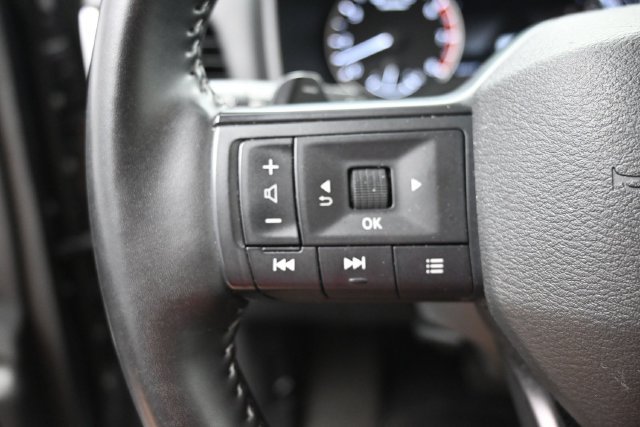 Used 2025 Nissan Rogue SV AWD/4WD image 18