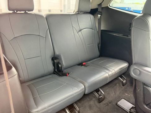 Used 2021 Buick Enclave Essence AWD/4WD image 27