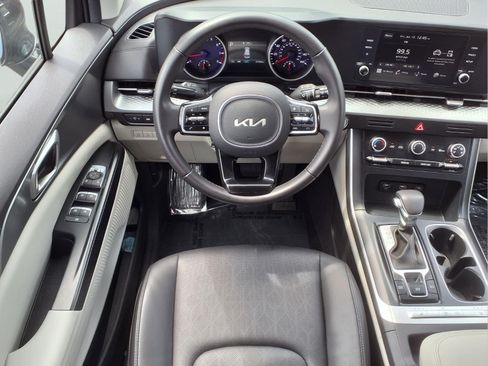 Used 2023 Kia Carnival LX FWD image 11