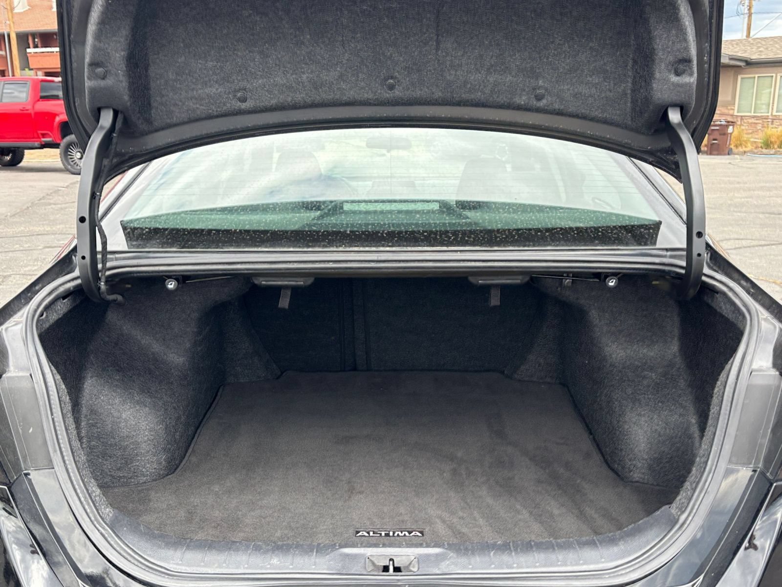 Used 2025 Nissan Altima 2.5 SV FWD image 31