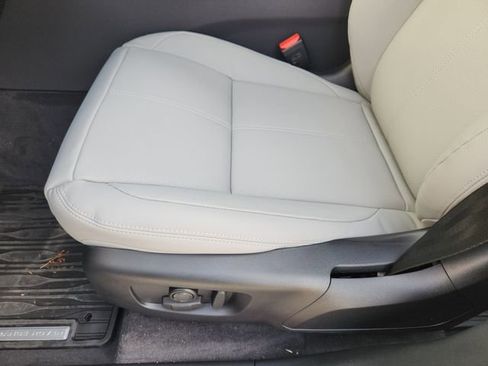 Used 2026 Land Rover Range Rover Velar S image 17