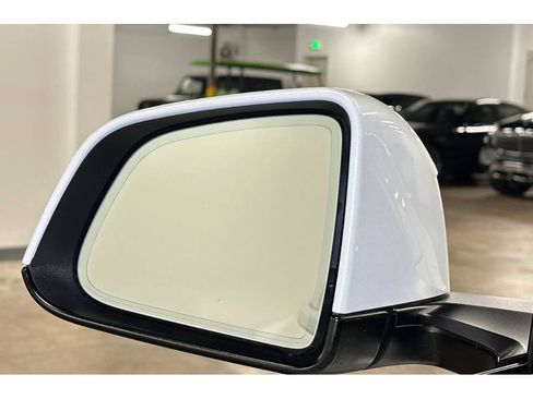 Used 2026 Tesla Model Y Long Range AWD/4WD image 36