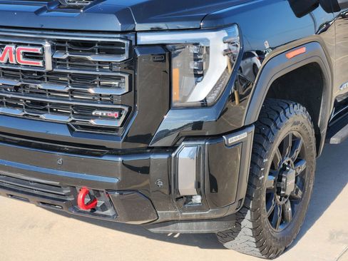 Used 2024 GMC Sierra 2500 AT4 w/ Technology Package AWD/4WD image 11