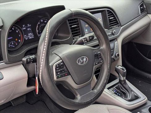 Used 2017 Hyundai Elantra SE image 9