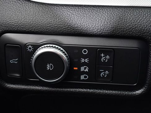 Used 2022 Ford Explorer XLT w/ Equipment Group 202A image 31