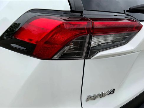 Used 2019 Toyota RAV4 LE image 28