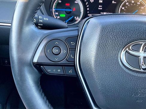 Used 2022 Toyota Venza XLE image 13