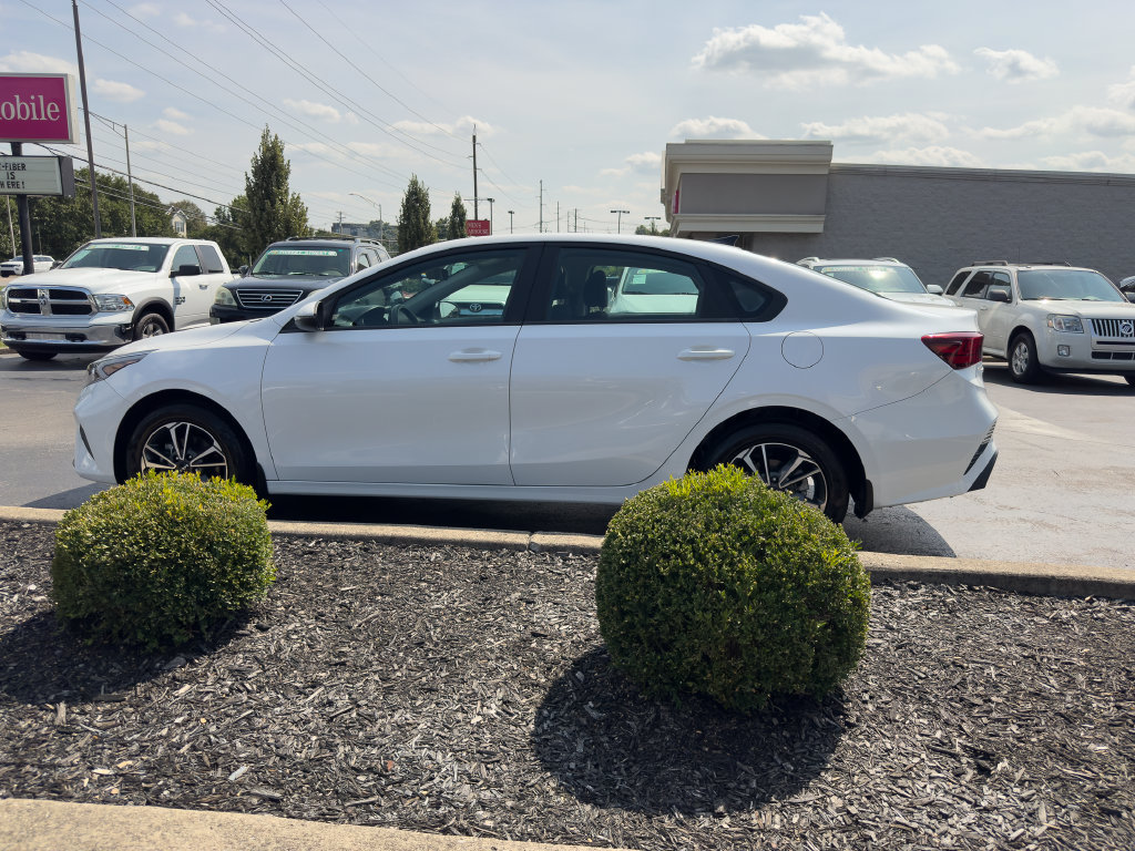 Used 2024 Kia Forte LXS w/ LXS Technology Package FWD image 4